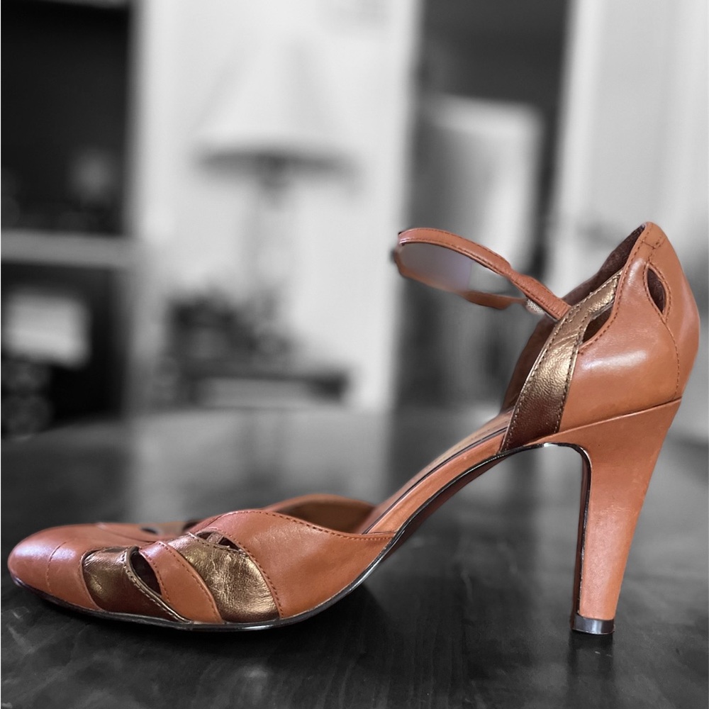 Bandolino Heels size 9 1/2 Med